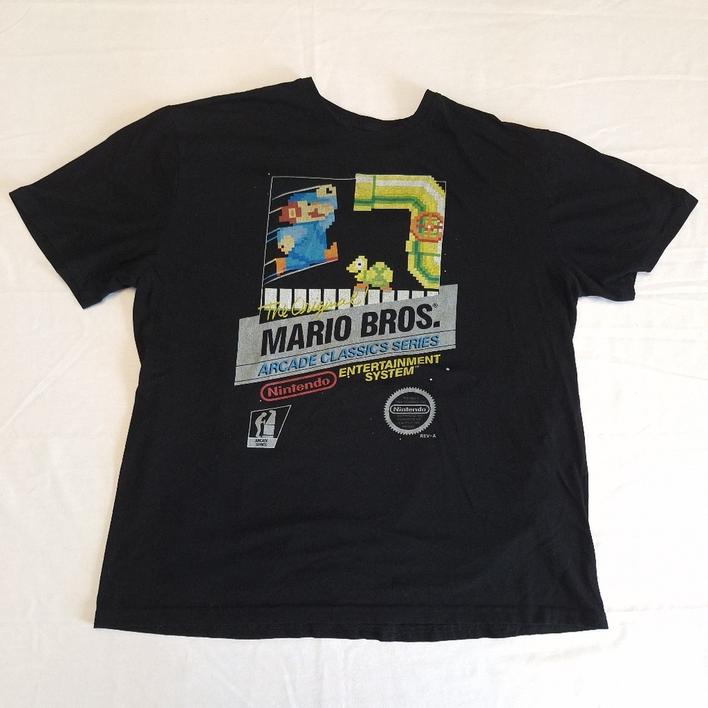 Mario Brothers Nintendo T-Shirt Large Classic NES Cart Black Box Image Anime